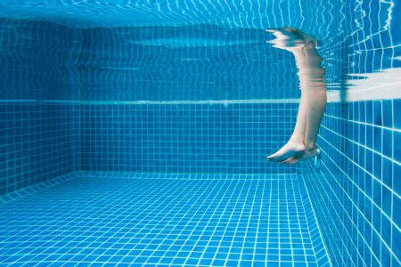 Cum sa intretii si cureti piscina din gradina
