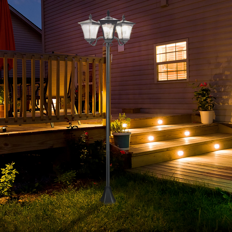 A light pole in a yard

AI-generated content may be incorrect.